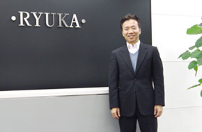 RYUKA国際特許事務所エントランスにて