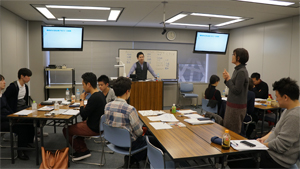 2019年戦略的行政法務アカデミーのグループワークの様子