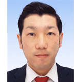 山本 由