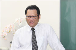 二藤部渉LEC専任講師 受講相談風景