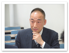 鈴木 徹司氏(サポート行政書士法人代表/行政書士)