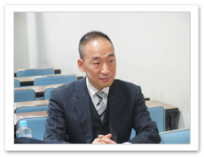 鈴木 徹司氏(サポート行政書士法人代表/行政書士)