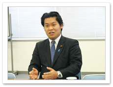 鷲尾 英一郎氏 衆議院議員/民主党青年局次長/公認会計士