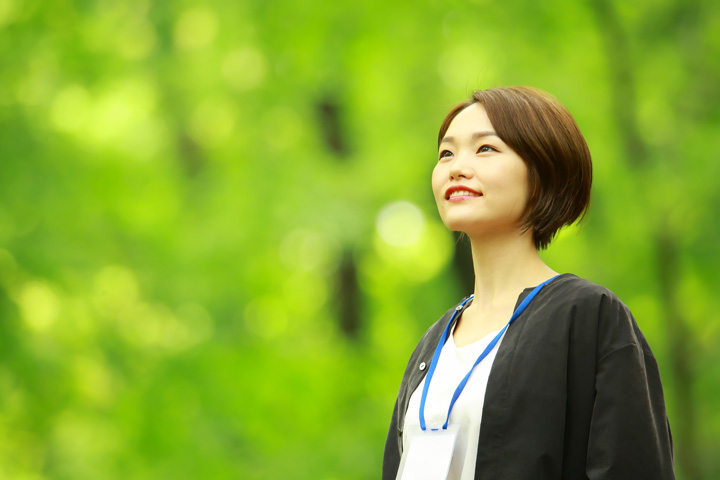 働く女性