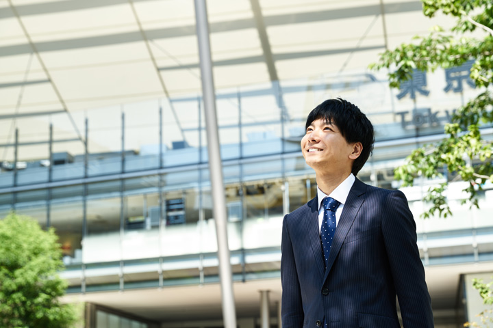 働く男性
