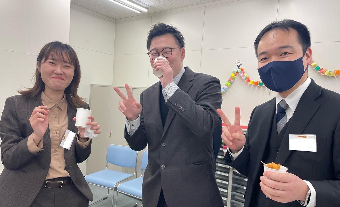 19 行政3人歓談2.jpeg