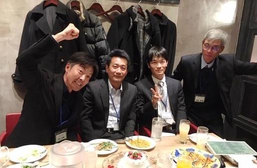 実務家を囲んでポーズ.jpg