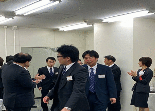入場シーン（2.0秒）.gif
