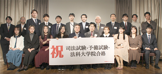 合格祝賀・交流会集合写真