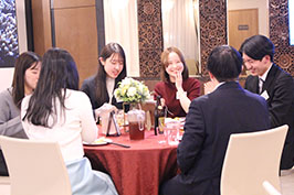 �j���E�𗬉�̗l�q4