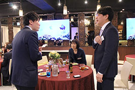 �j���E�𗬉�̗l�q6