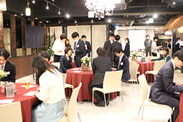 �j���E�𗬉�̗l�q7