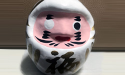 合格祈願の白いだるま